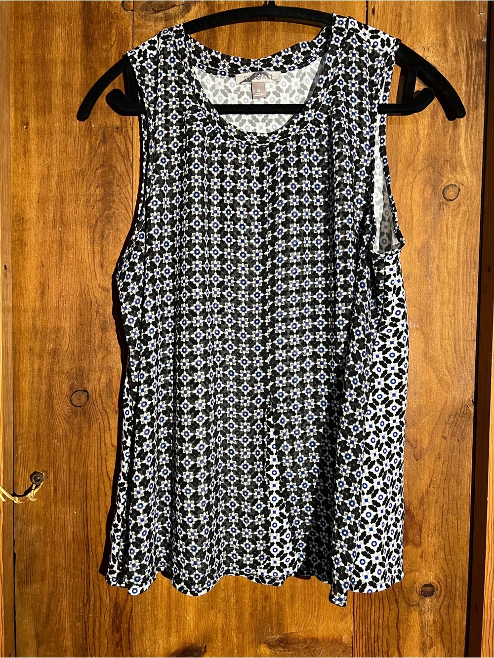 Roz & Ali Black and White Geometric Tank Top